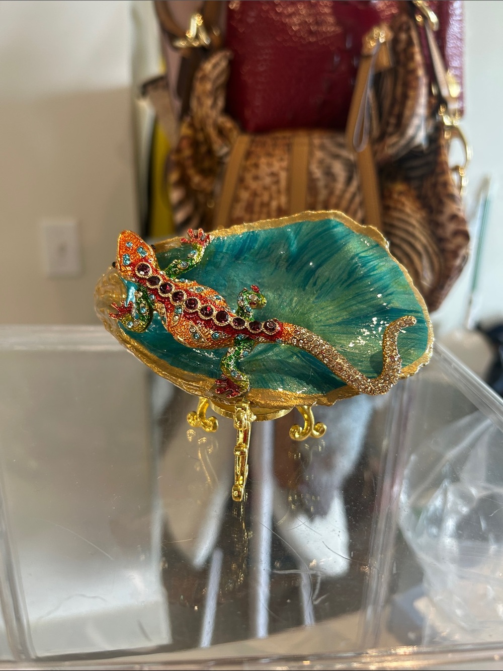 Crystal Lizard Oyster Shell Trinket Dish with Gold Stand New - Picture 4 of 6